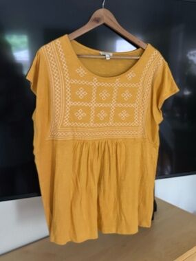 NWOT ELLA MOSS Cotton Top in Sunflower. Cotton.